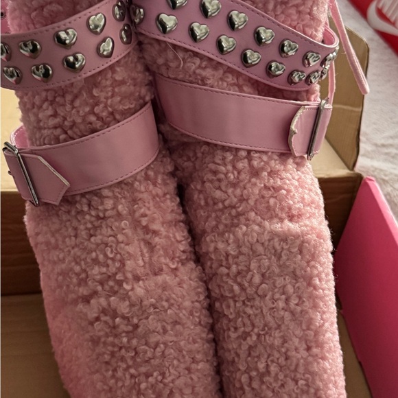 Dolls Kill furry platform boots size 7 - Picture 6 of 6